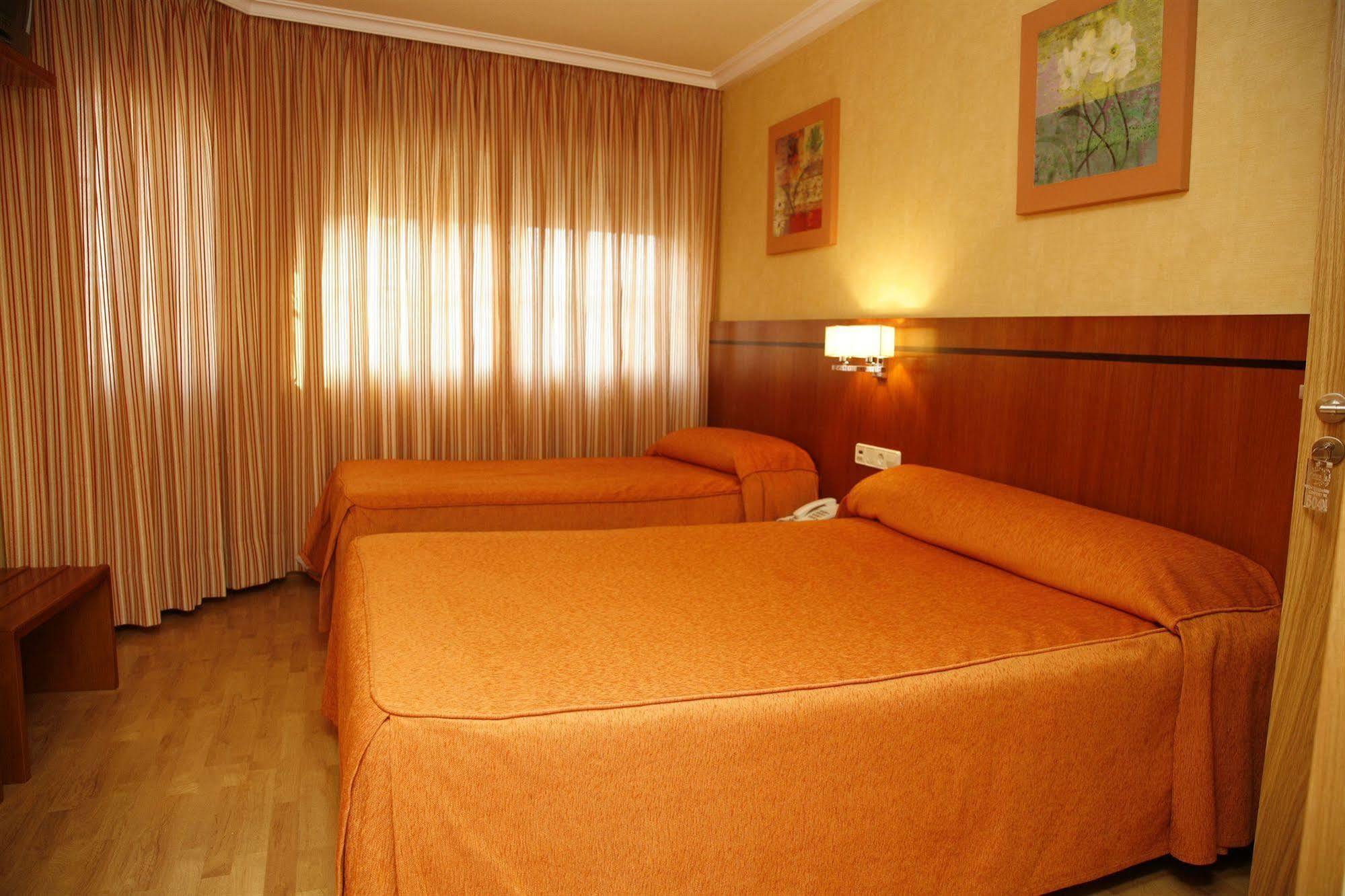 Hotel Hhb Pontevedra Confort Exterior photo